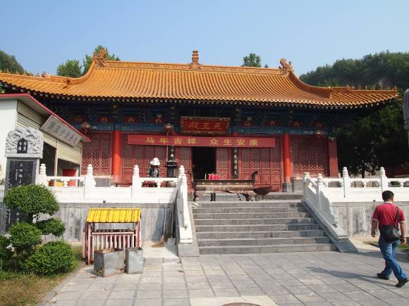 Tianwang ("King of Heaven") Palace, the first of two halls in the Foquan Temple